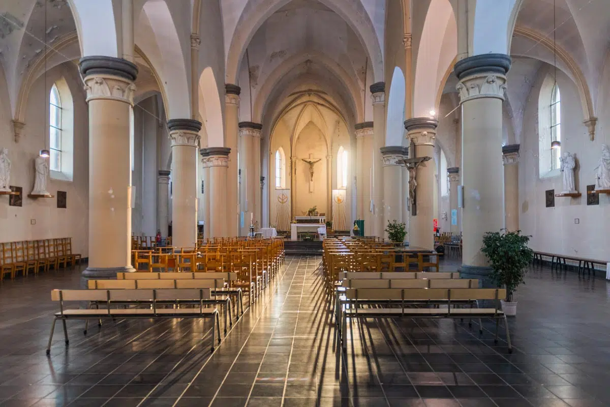 Eglise Saint-Luc à Courcelles-Forrière (vue intérieure)