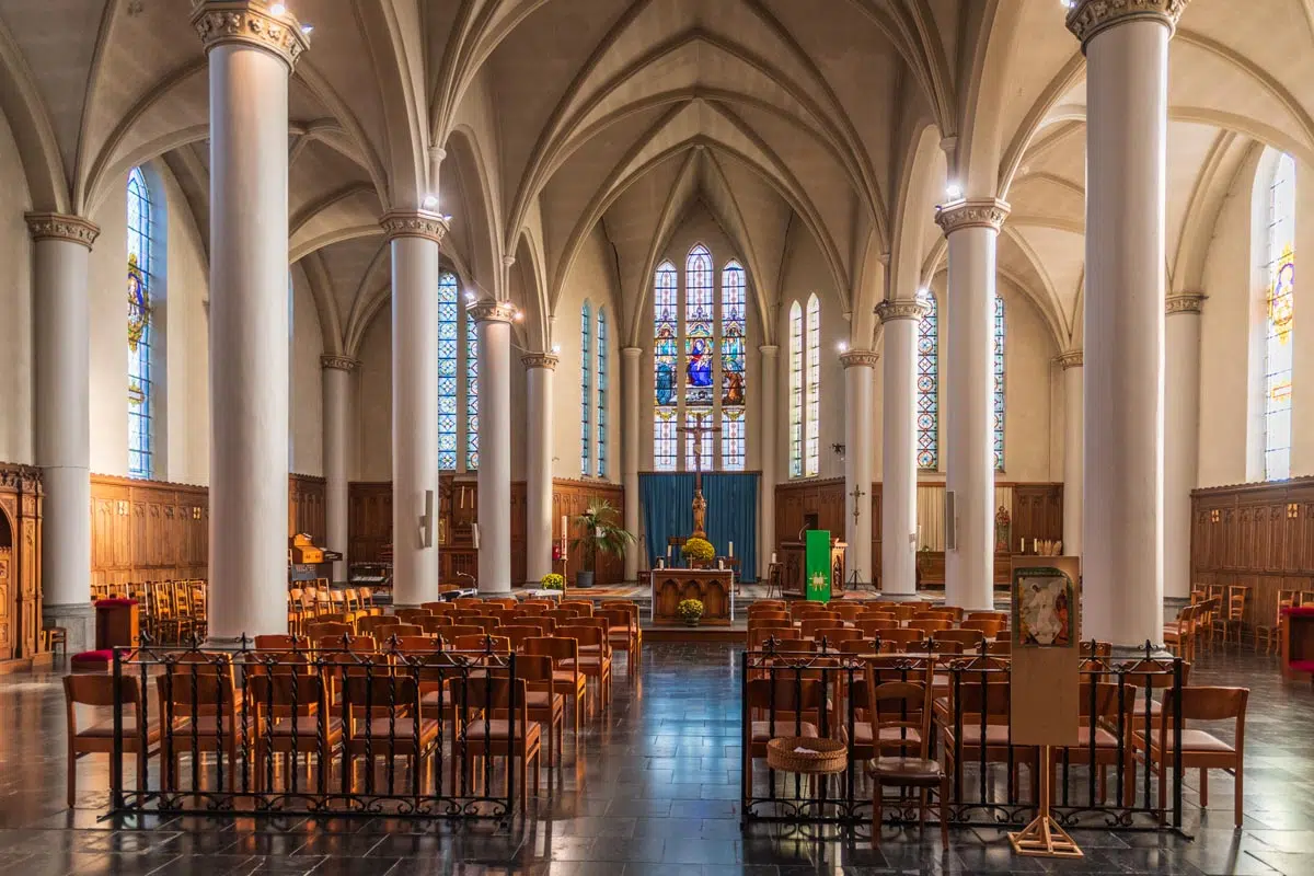 Eglise Notre-Dame du Rosaire à Courcelles-Motte (vue intérieure)