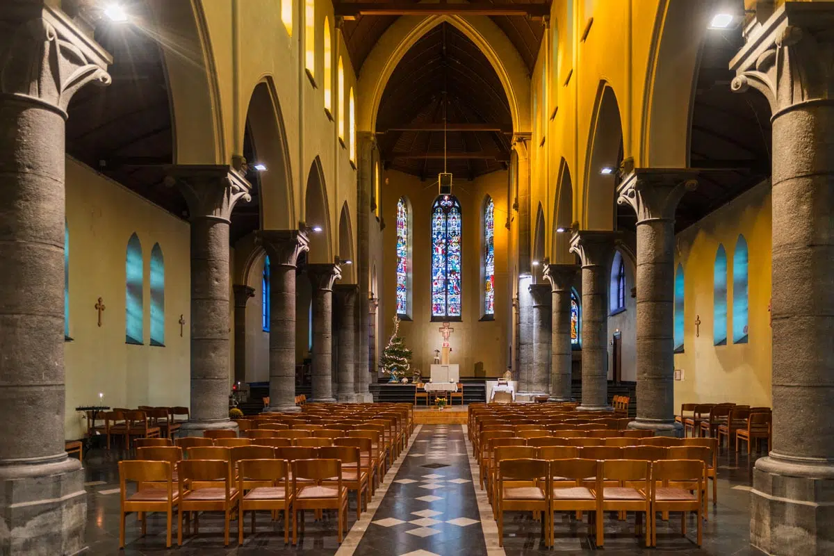 Eglise Saint-François à Courcelles-Sarty (vue intérieure)