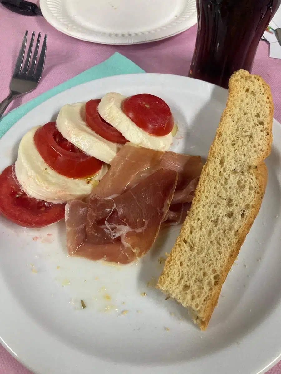 Repas interculturel lors de la JMMR 2025 au Belvédère (Courcelles-Sarty)